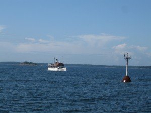 J.L.Runeberg anländer till Emsalö lotsstation 9.7.2015 / bild Bebbe